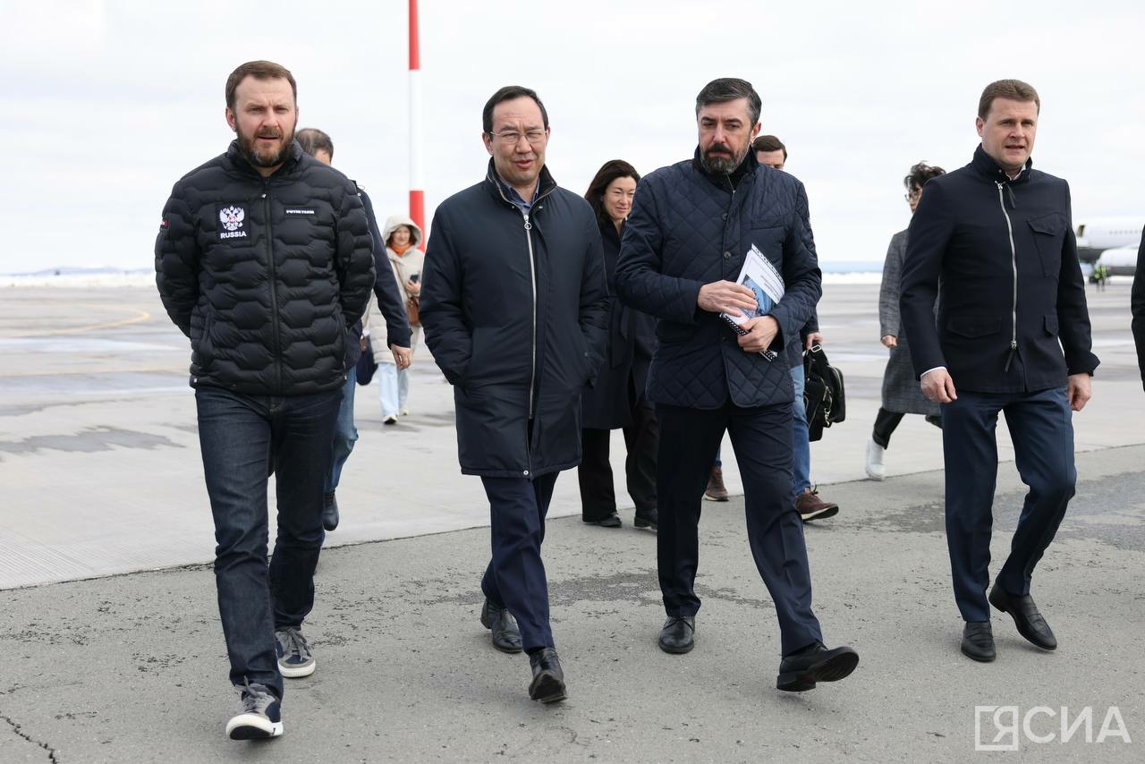 Глава Якутии с помощником президента РФ Максимом Орешкиным работают в Нерюнгри