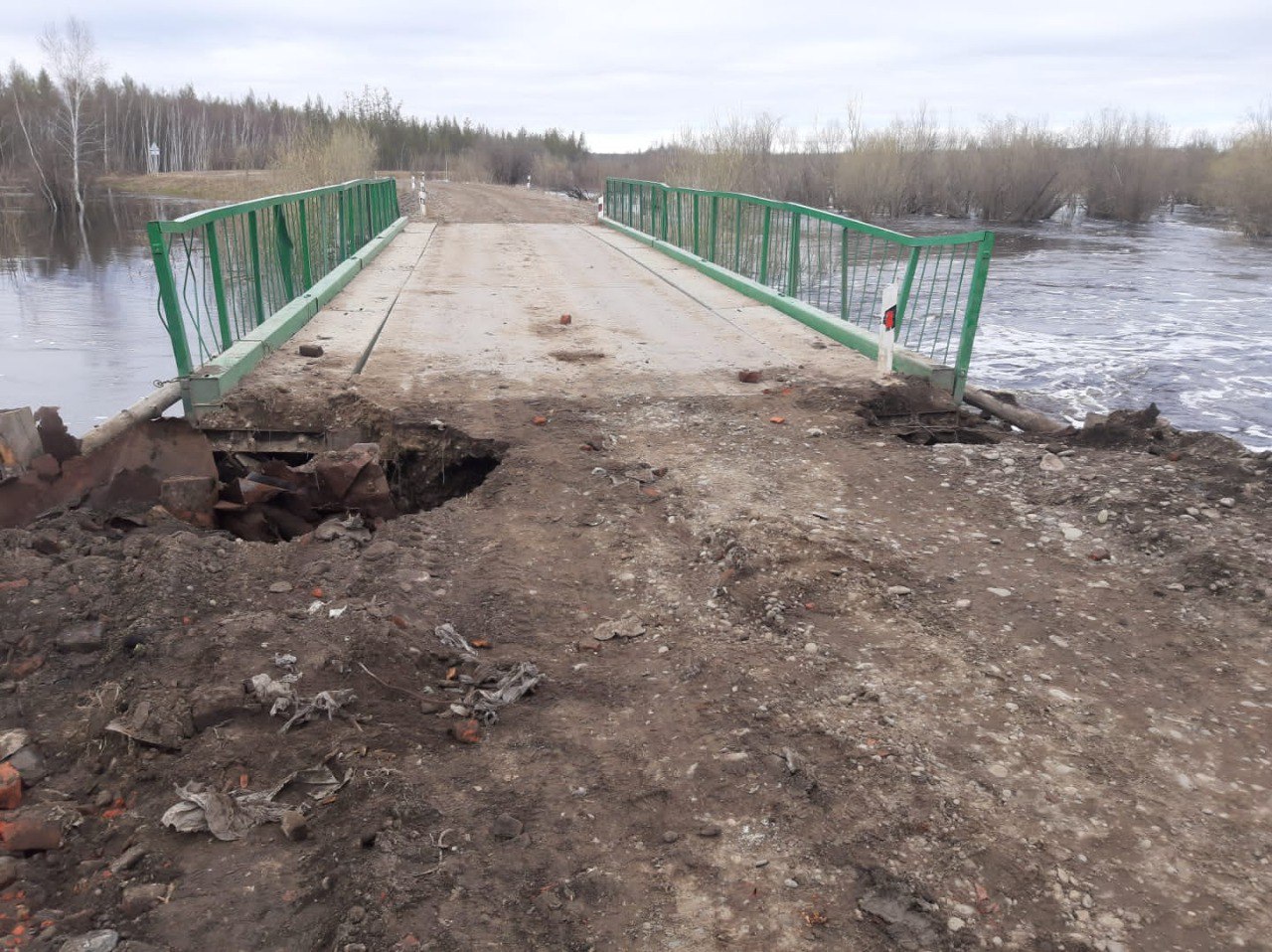 Из-за повышения уровня воды закрыт проезд по автодороге «Колыма» — Булун — Нефтебаза в Якутии