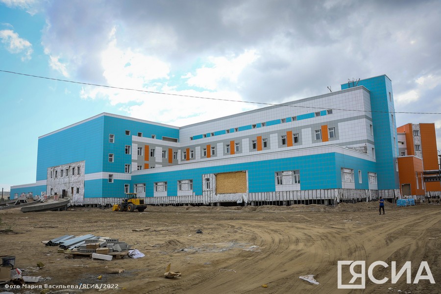 В строящемся здании онкологического диспансера в Якутске осталось провести работы по оснащению