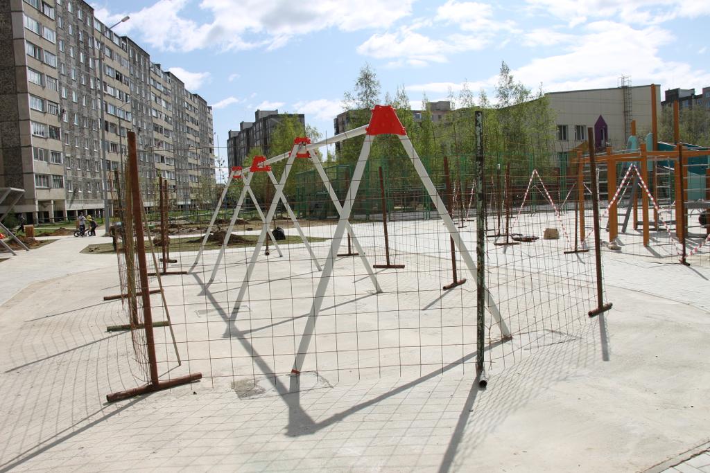 Николай Ноттосов: «Новые детские площадки в Мирном оснащаются скалолазными и канатными комплексами»