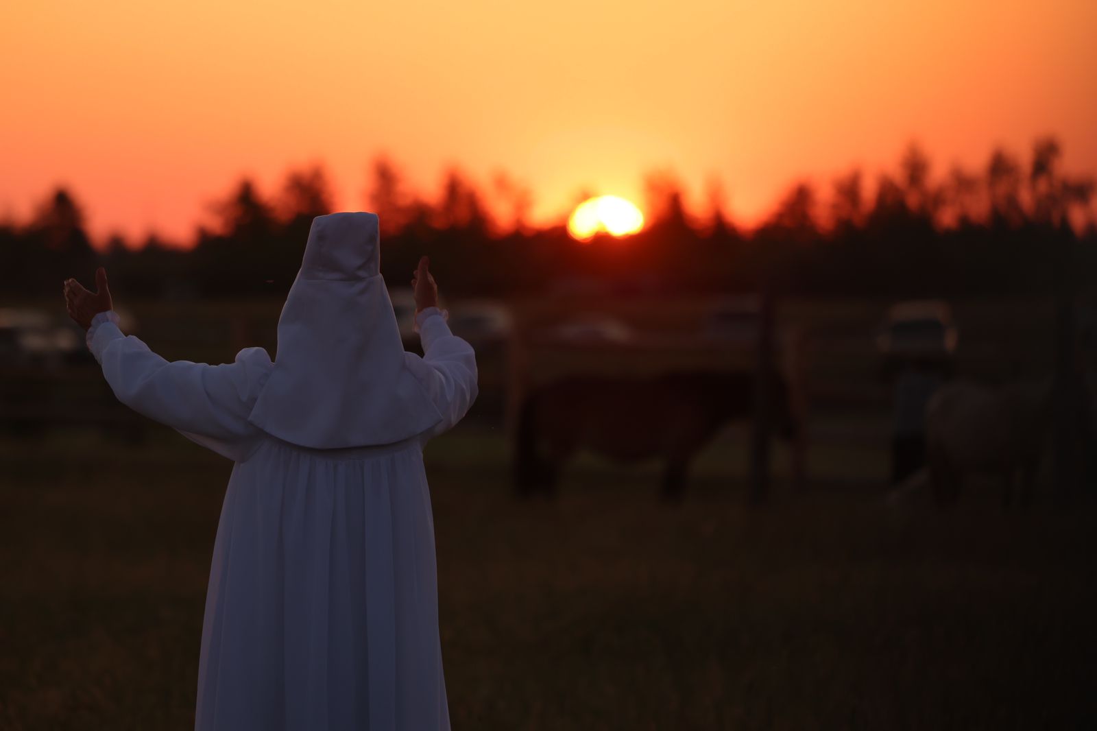 Фоторепортаж: обряд встречи солнца на Ысыахе Туймаады в Якутске