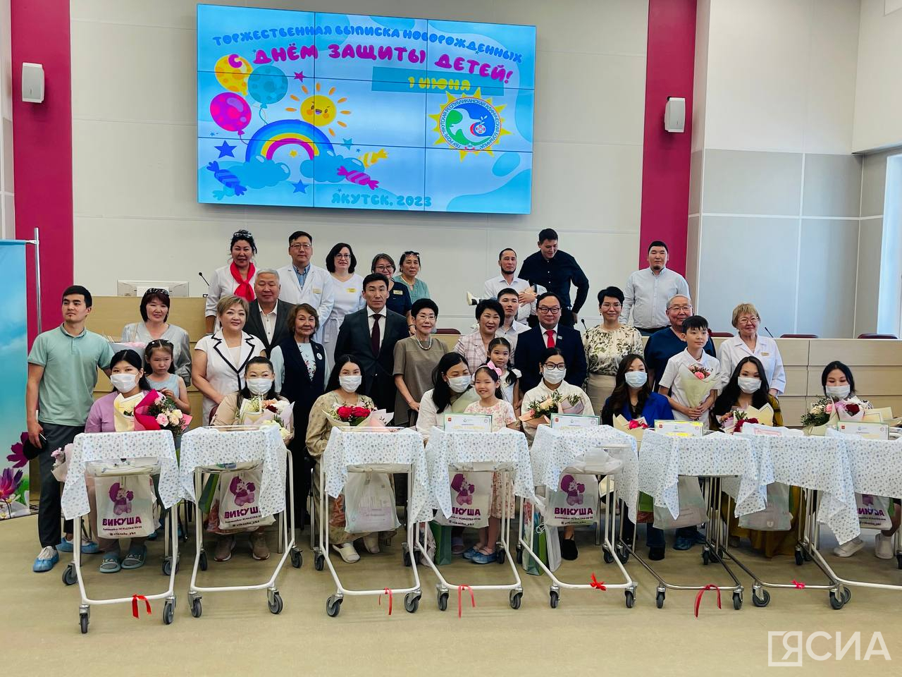 В Якутске прошла торжественная выписка малышей в День защиты детей