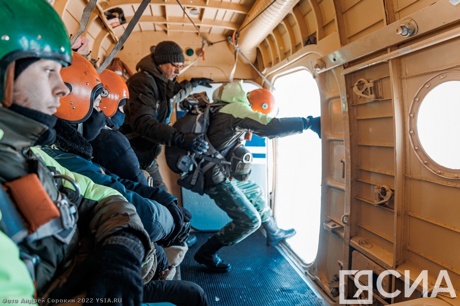 В Якутию прибыла парашютно-десантная пожарная служба из Магадана для тушения лесных пожаров