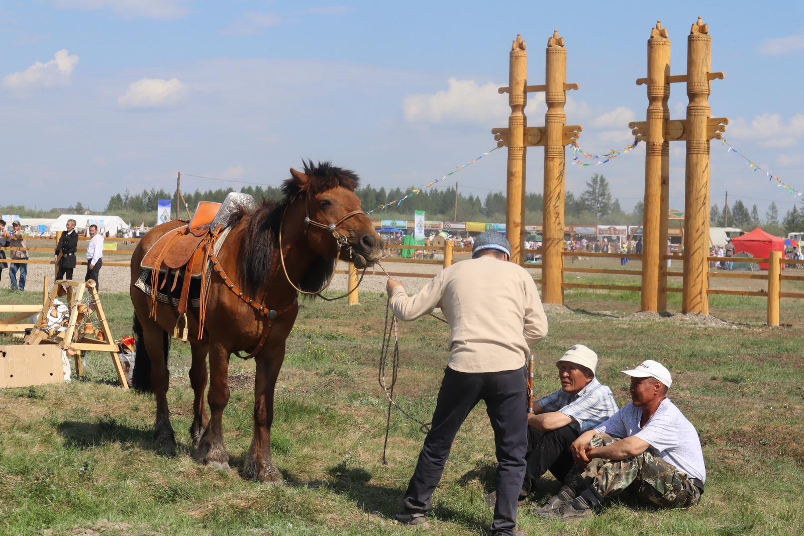 Ысыах Олонхо 2024. Ысыах соревнования. Конское убранство. Ысыах картинки.