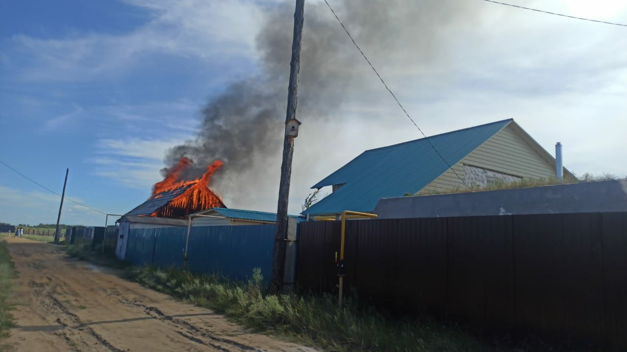 В Якутске загорелся частный дом в СОТ «Чолбон»