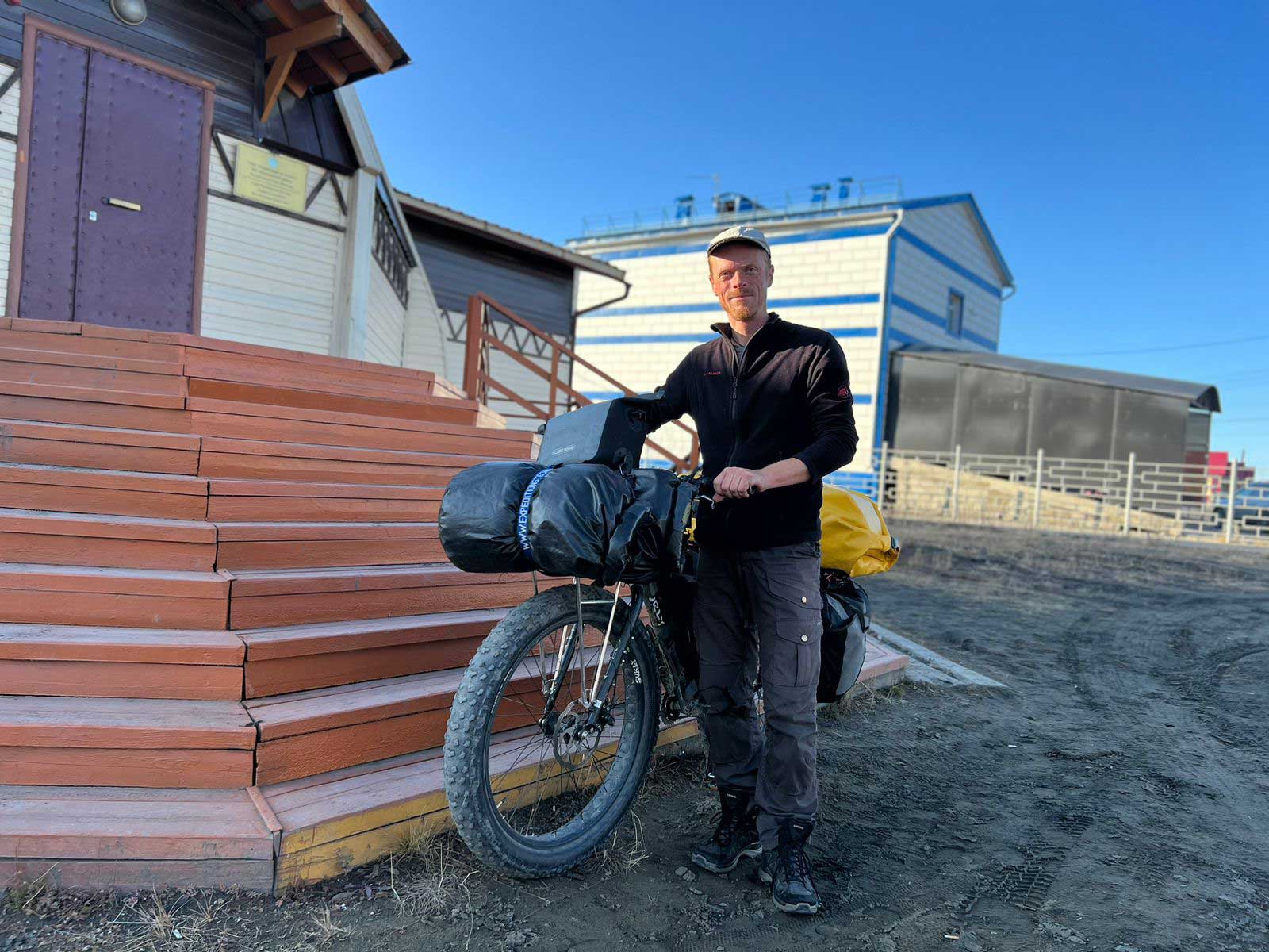 На велосипеде и байдарке: немецкий турист проделал путь из Оймякона в Верхоянск