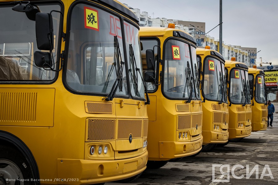 44 новых автобуса передали образовательным организациям Якутии