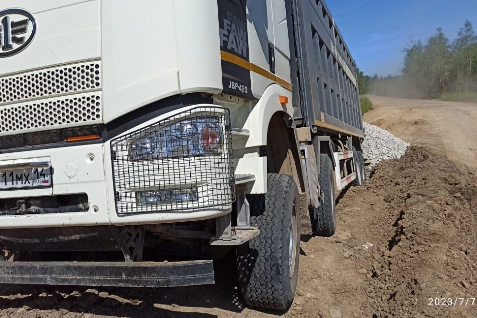 На автодороге «Харбалах» в Якутии ввели ограничение для большегрузов