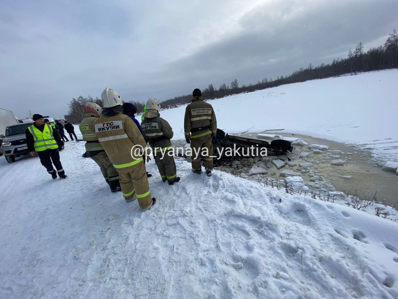 В Томпонском районе Якутии автомобиль провалился под лед. Погибли два  человека | 19.10.2023 | Якутск - БезФормата