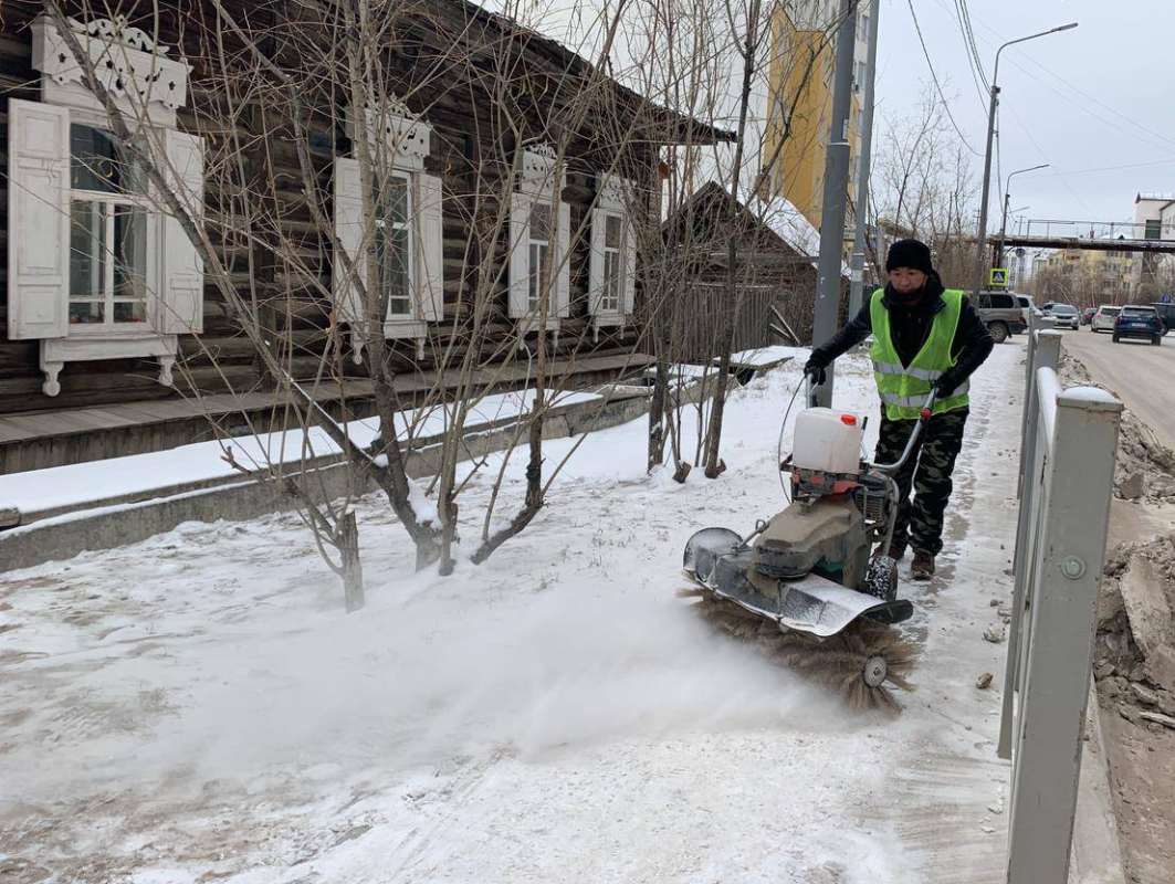 Муниципальные дворники Якутска будут бесплатно ездить на автобусах