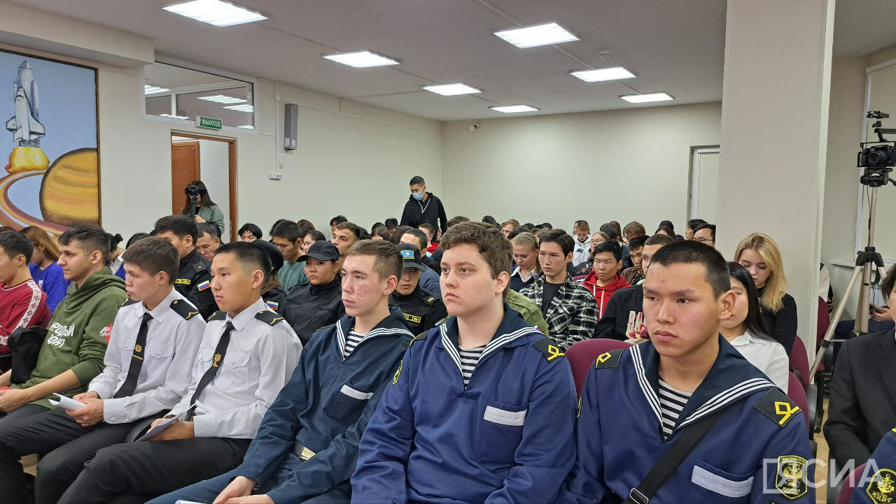 В Якутске дискуссионный клуб пригласил студентов на разговор о патриотизме и Родине