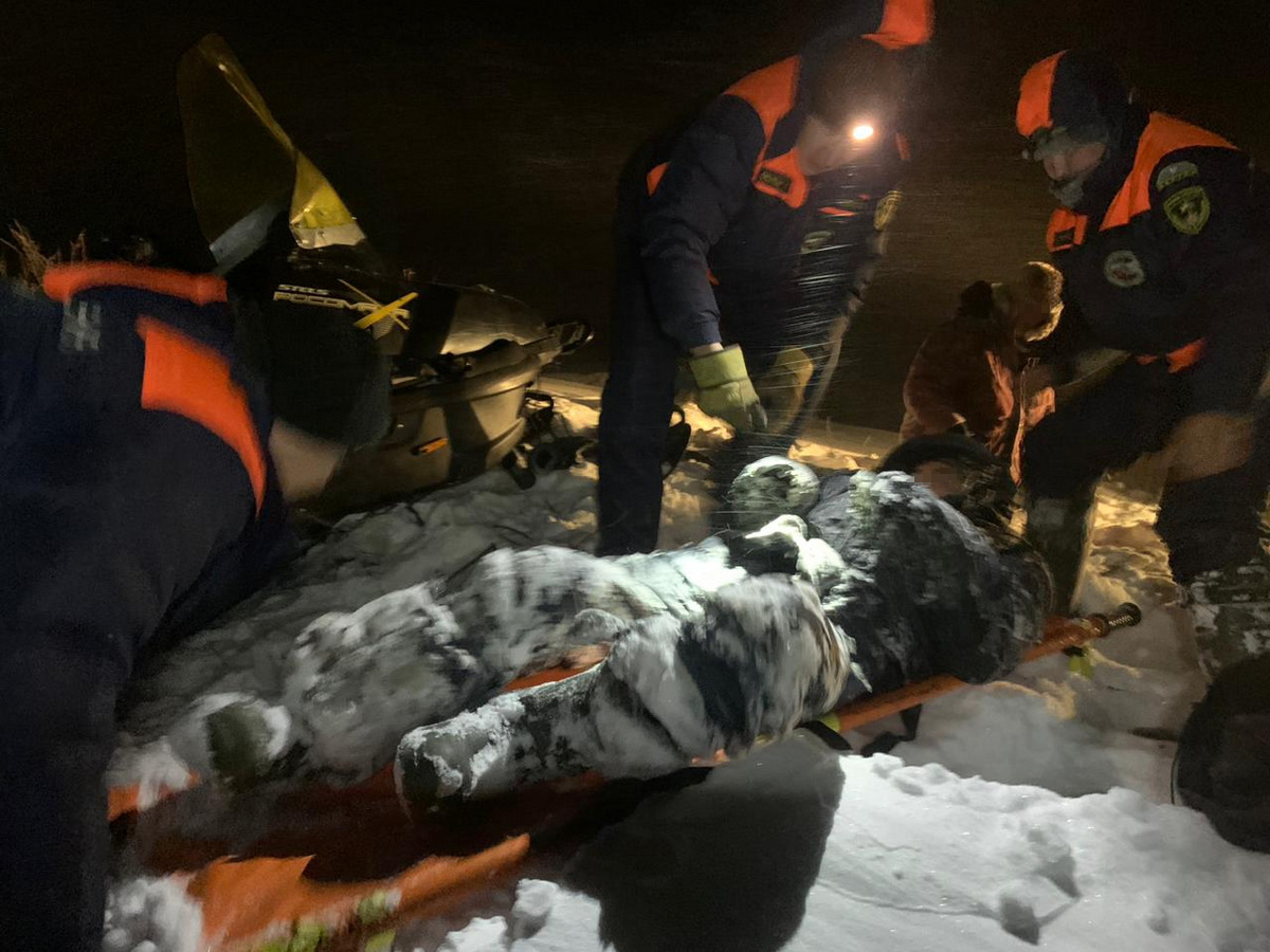 Спасатели эвакуировали двух мужчин, застрявших в ручье в Среднеколымском районе