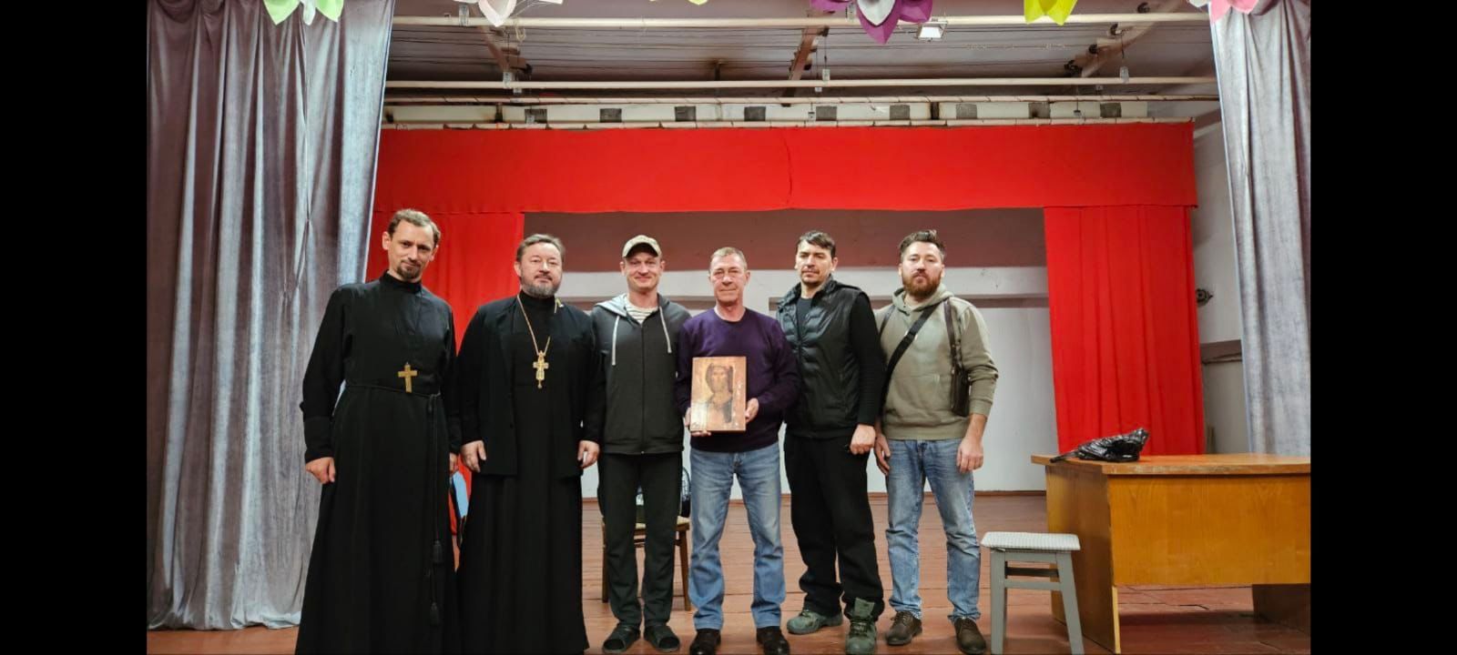 Творческая группа Мирнинского театра выступает в зоне СВО