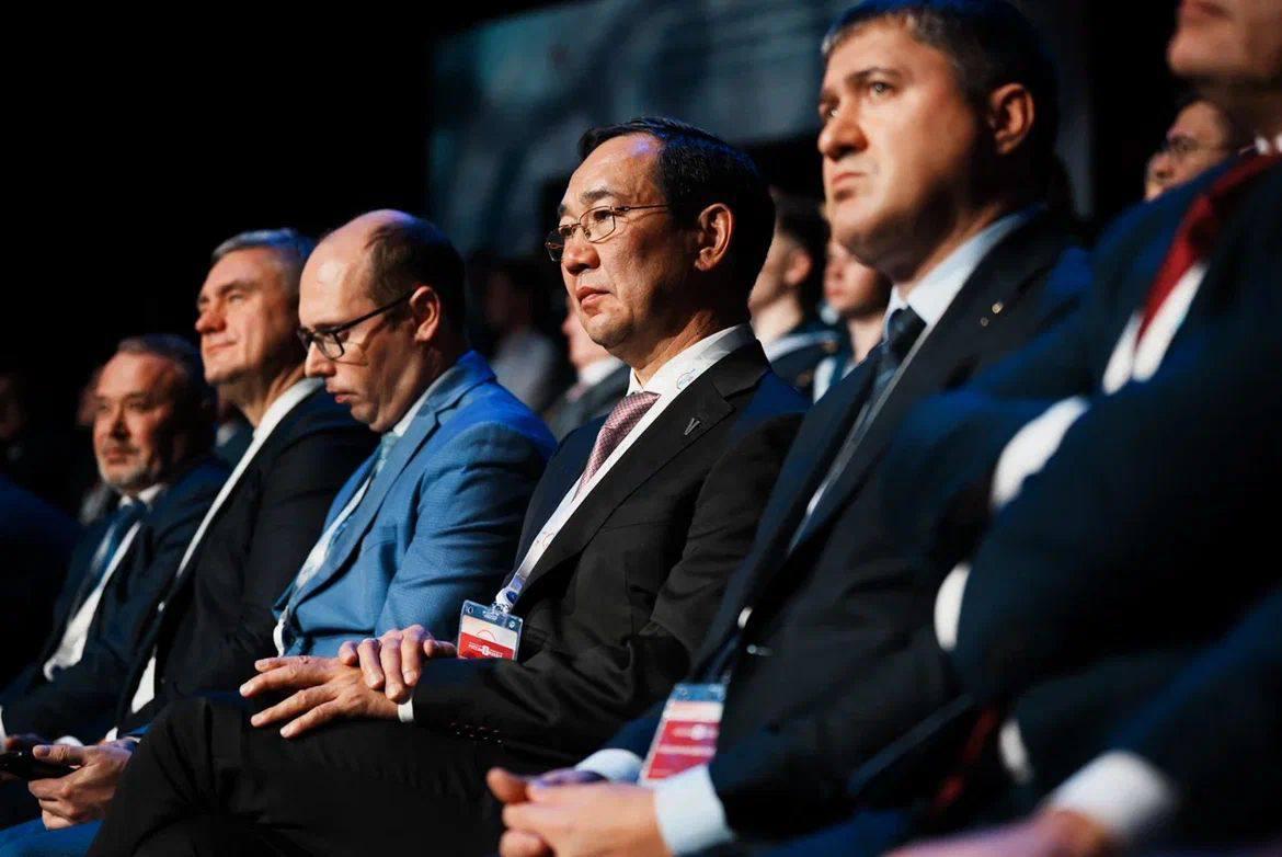 Глава Якутии принял участие в пленарном заседании форума «Транспорт России»