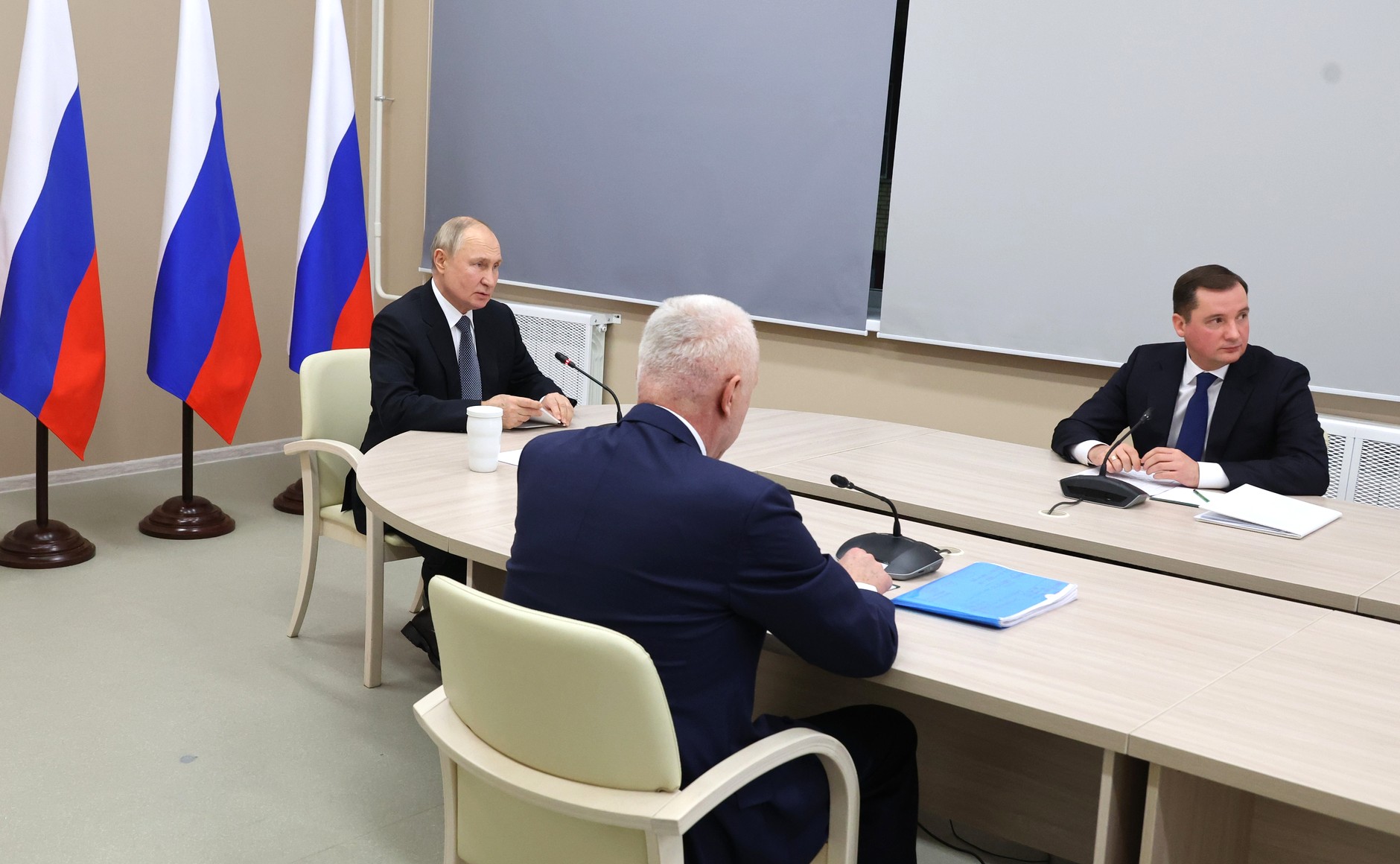Глава Якутии доложил президенту России о перспективах агломерации Тикси-Найба