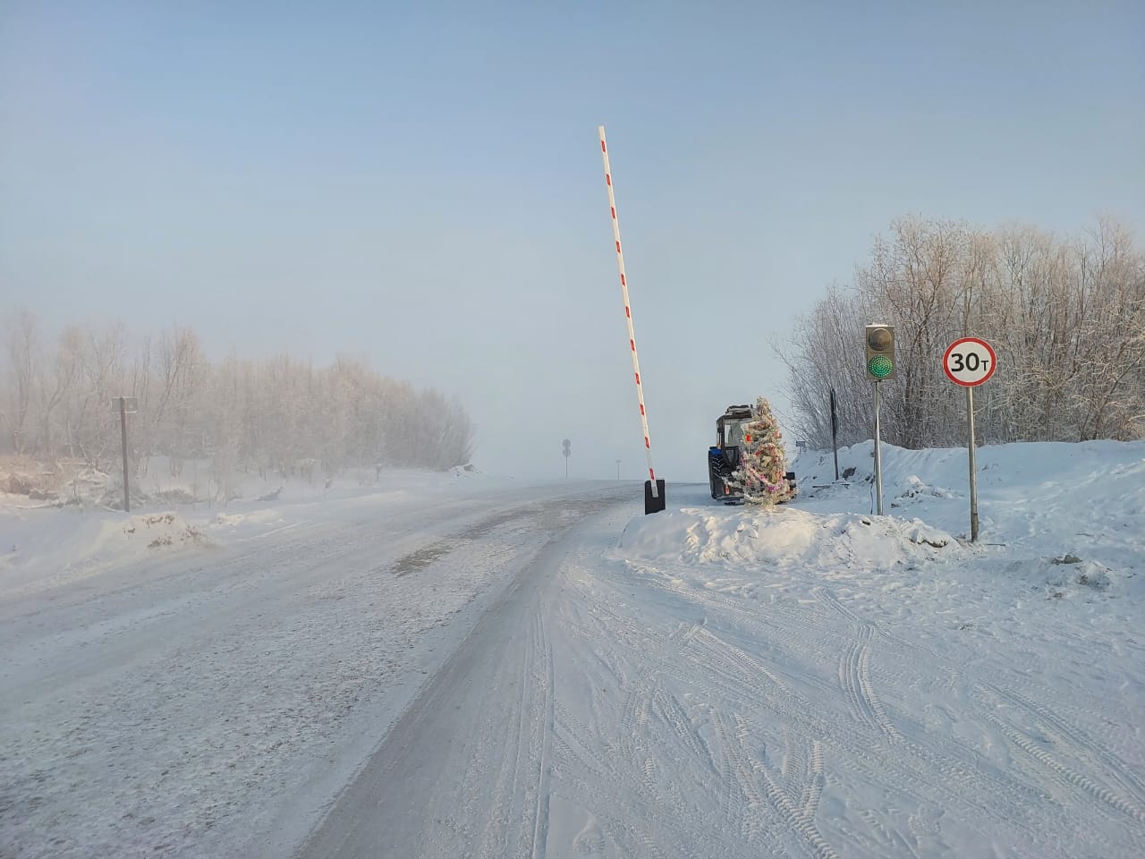 На ледовой переправе Хатассы — Павловск увеличили грузоподъемность до 30 тонн