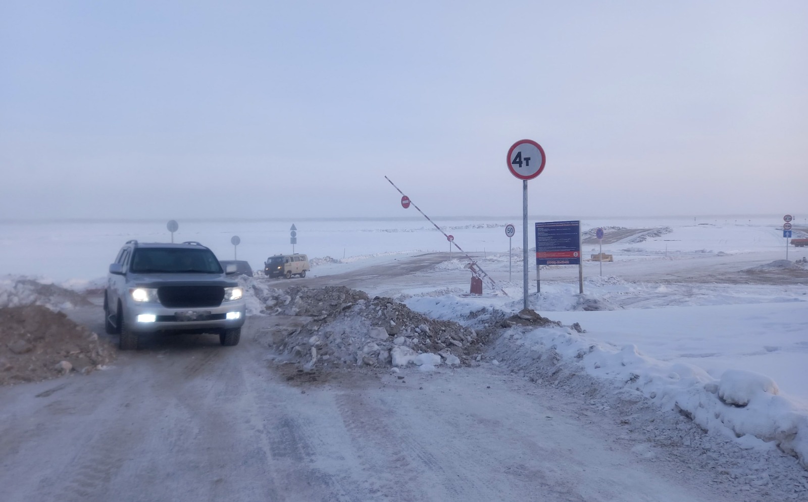 Досрочно открылось движение по ледовой переправе Якутск - Нижний Бестях