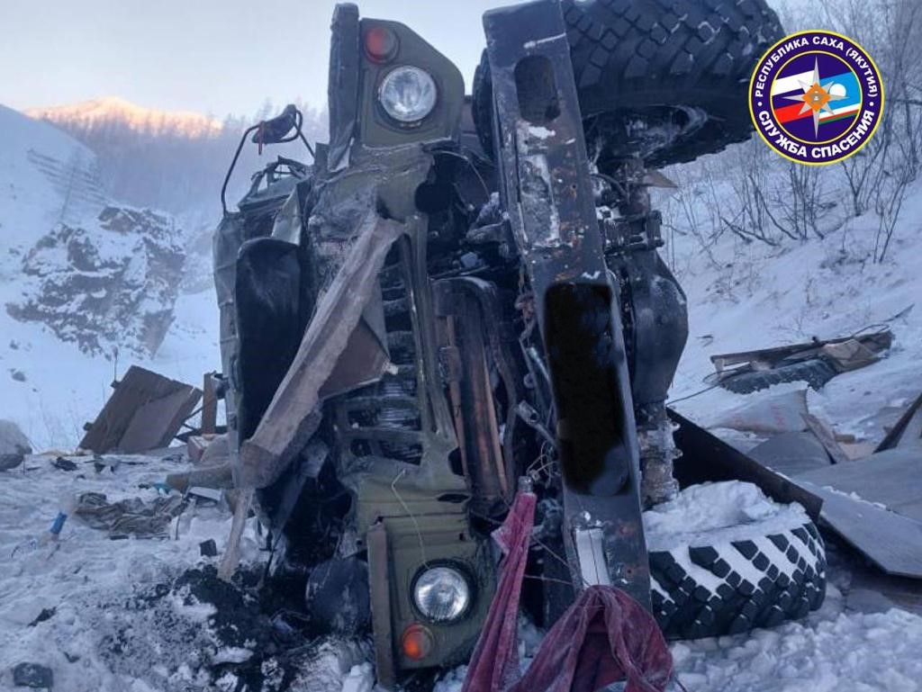 Водитель погиб в результате падения в обрыв автомобиля «Урал» в Томпонском районе