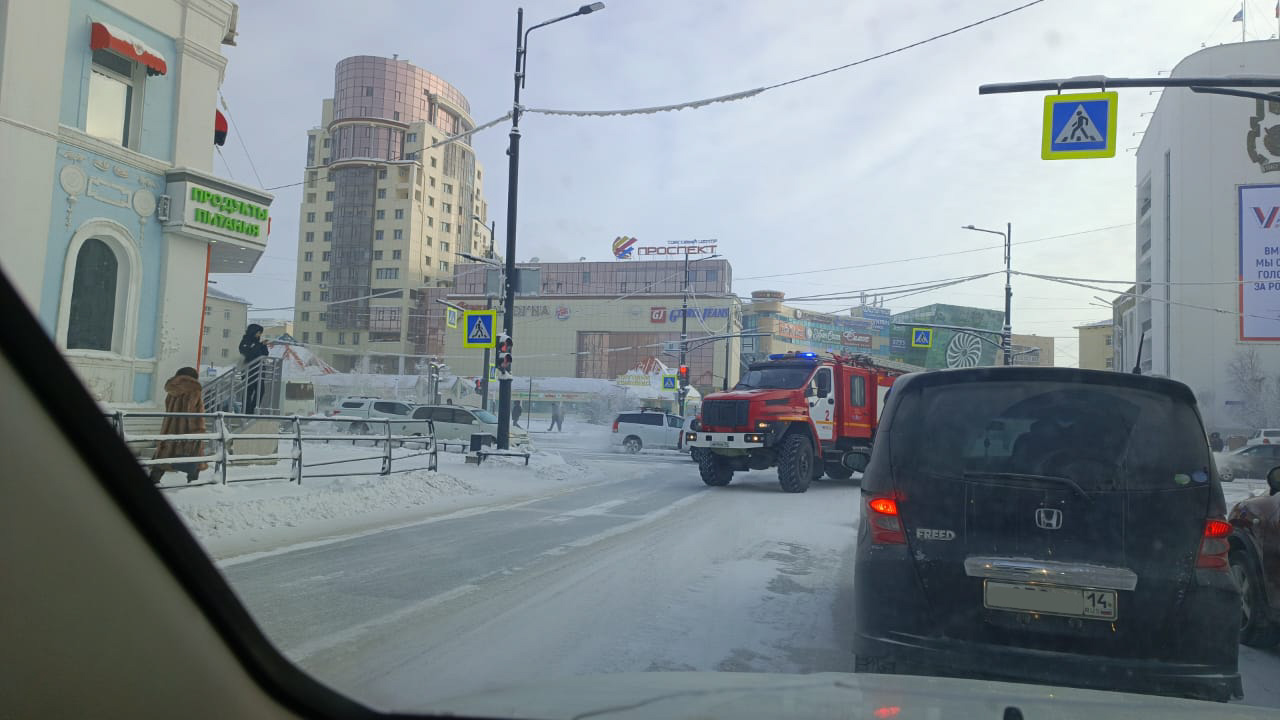 В центре Якутска произошел пожар в административном здании