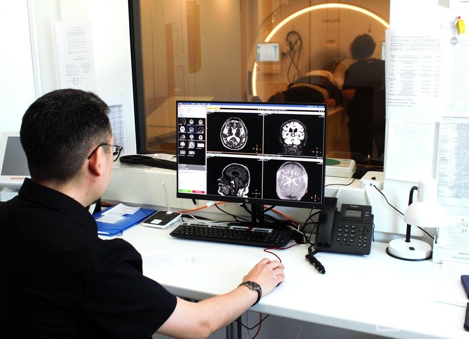 На шаг впереди: врачи Национального центра медицины изучают мозг человека