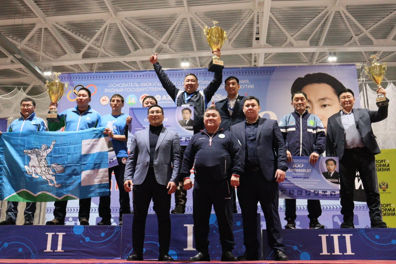 Команда Чурапчинского улуса снова выиграла чемпионат Якутии по вольной борьбе