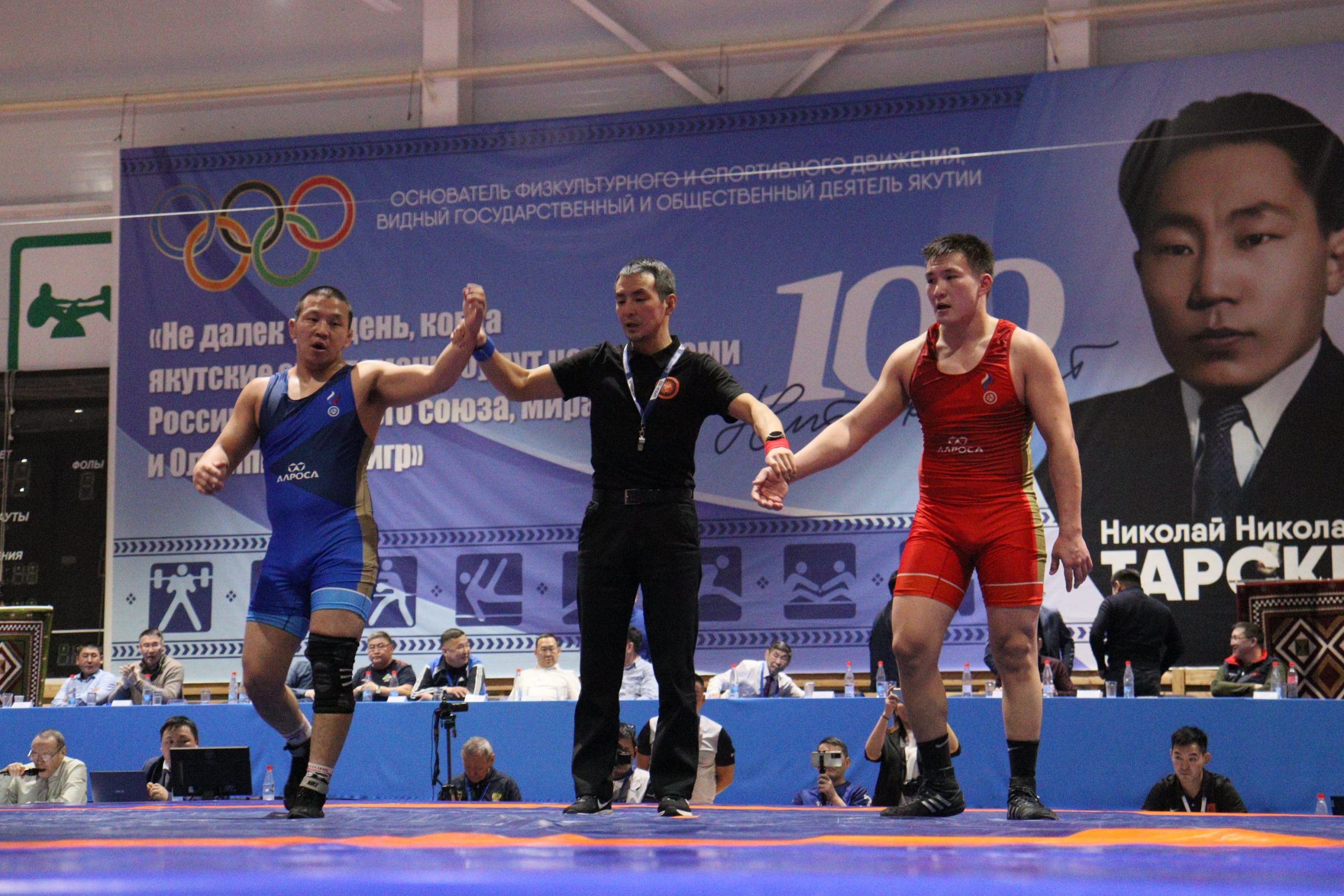 Борец Константин Власов в седьмой раз завоевал золотую медаль чемпионата Якутии