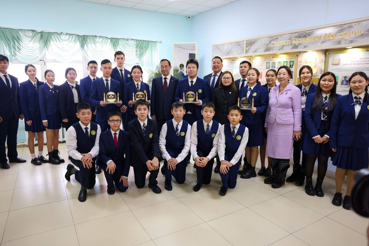 Школьники из Чурапчинского района презентовали свои научные проекты главе Якутии