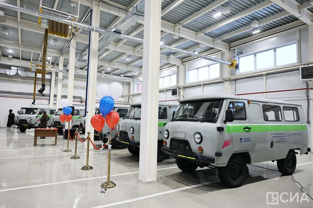 Ключи от новых автомобилей получили 25 центральных районных больниц Якутии