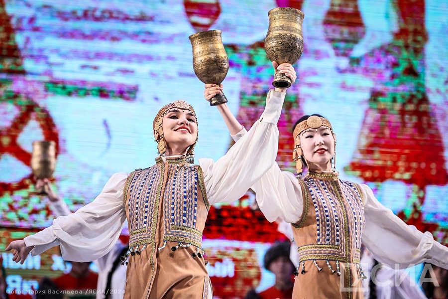 В Якутске состоялся торжественный вечер, посвященный Дню родного языка и письменности