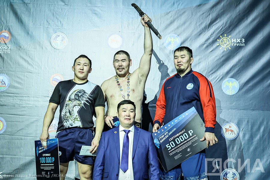 Борец из Бурятии завоевал титул абсолютного чемпиона турнира «Ханалас хапсагайа»
