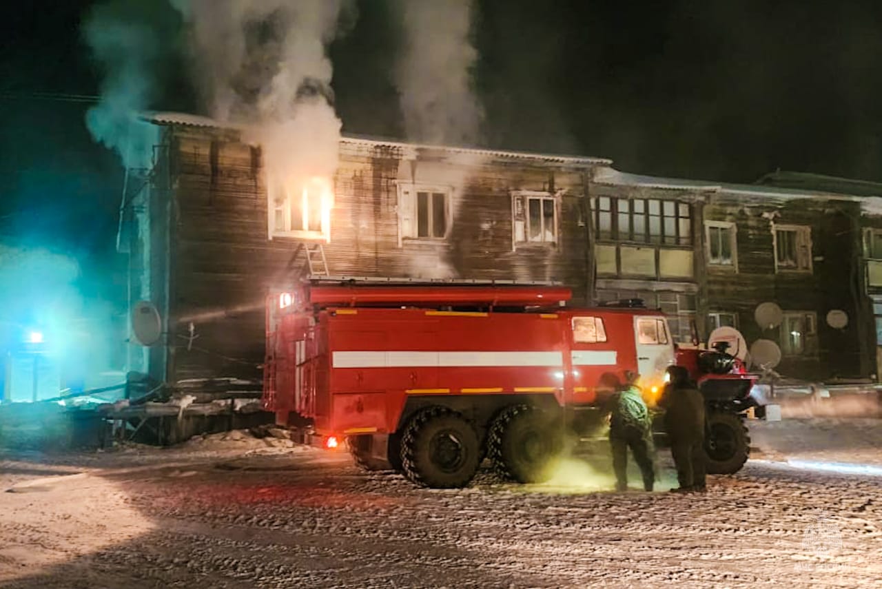 Пожар с пострадавшими, гибель при замене колеса, смертельное ДТП: обзор происшествий в Якутии