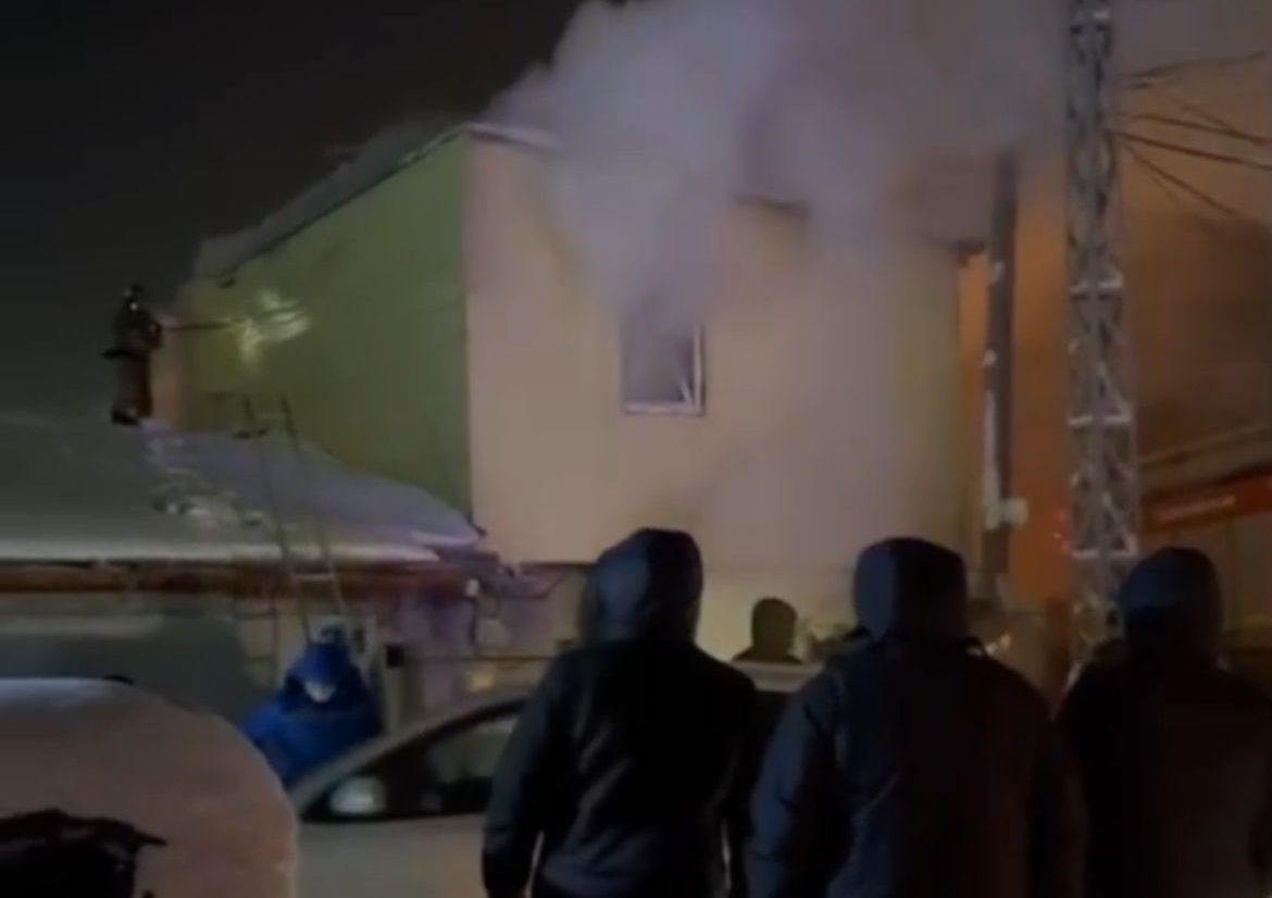 При пожаре в кооперативном гараже в Якутске погиб мужчина