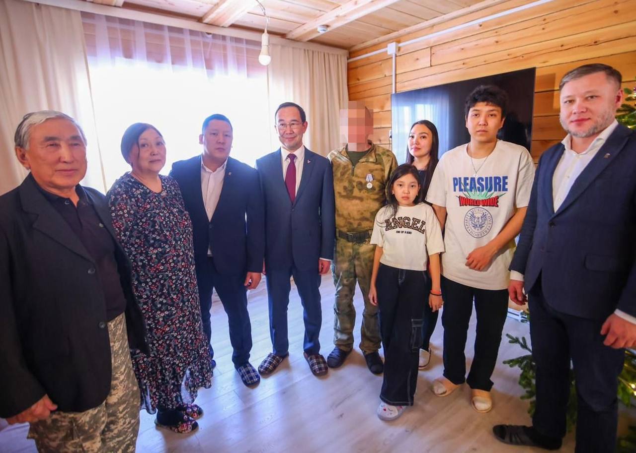 В Якутске семья участника СВО, потерявшая жилье при пожаре, переехала в новый дом