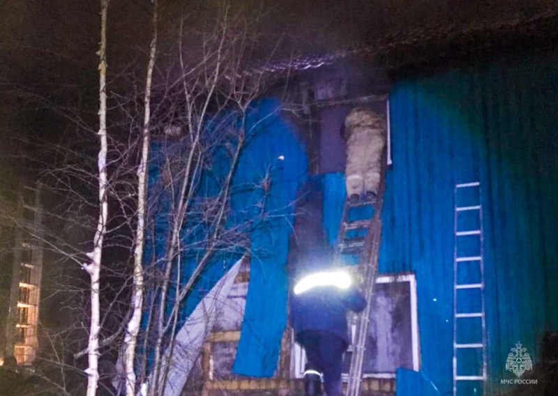 В Верхневилюйске при пожаре в частном доме погибли двое детей
