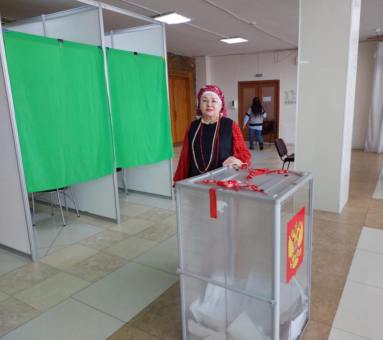 Национальные и культурные общины Якутии голосуют на выборах президента России