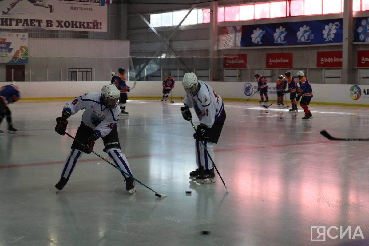 В полуфинал хоккейного турнира зимней спартакиады вышли команды трех районов и Якутска