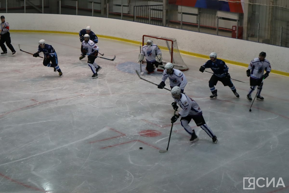 Со счетом 9:3 хоккеисты из Якутска победили команду Мирнинского района