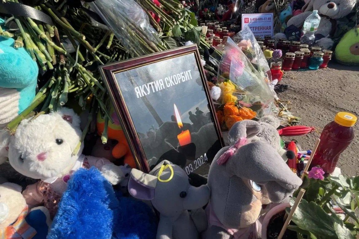 Глава Якутии Айсен Николаев почтил память жертв теракта в «Крокус сити холле»