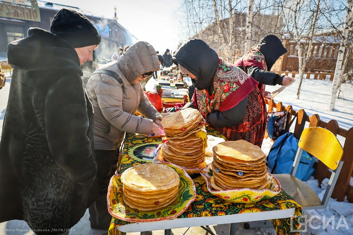 Фоторепортаж: В Якутске проходят народные гулянья в честь празднования Масленицы