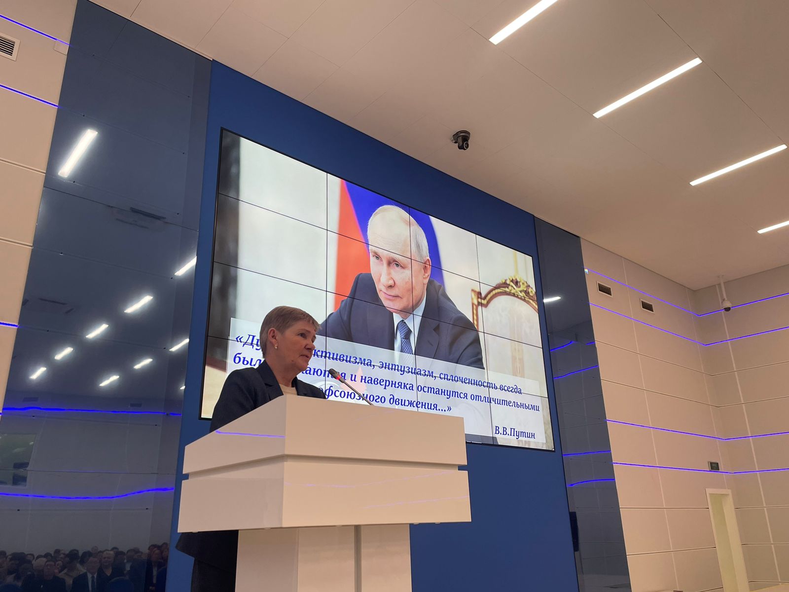 Доверенное лицо Владимира Путина в Якутии Марина Бахилина встретилась с профсоюзным активом