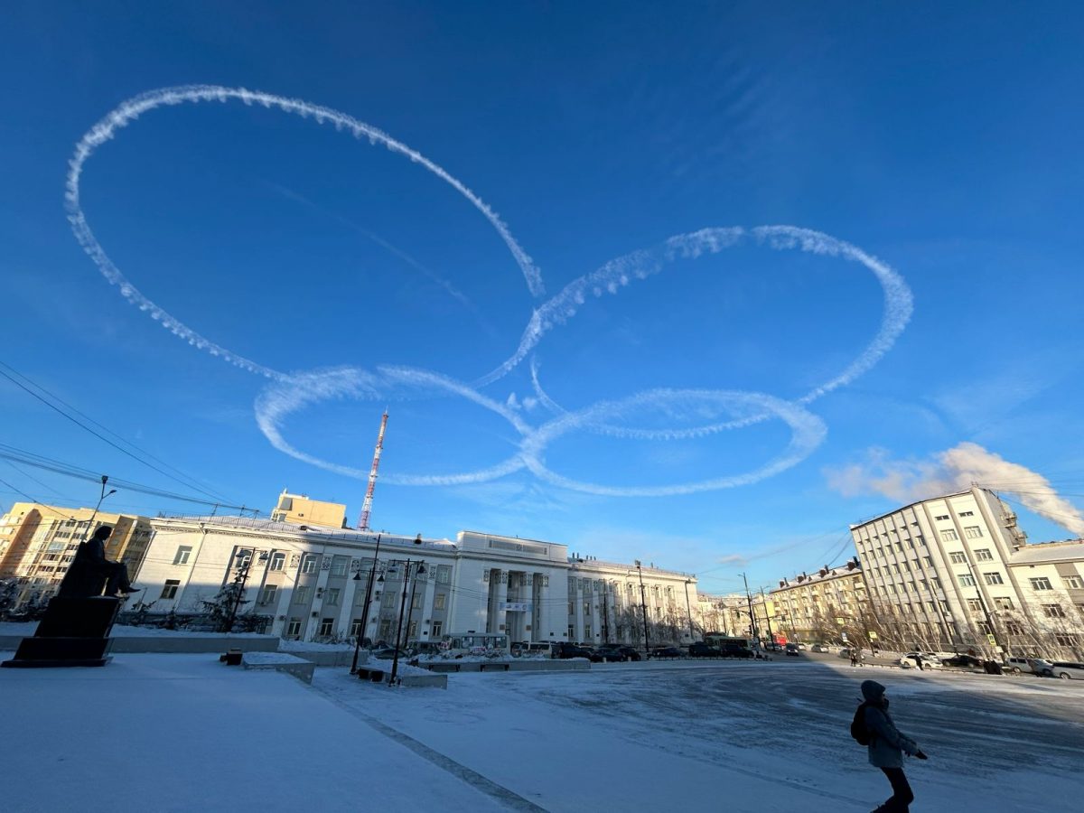 Фото, видео: в небе над Якутском появились необычные круги — ЯСИА