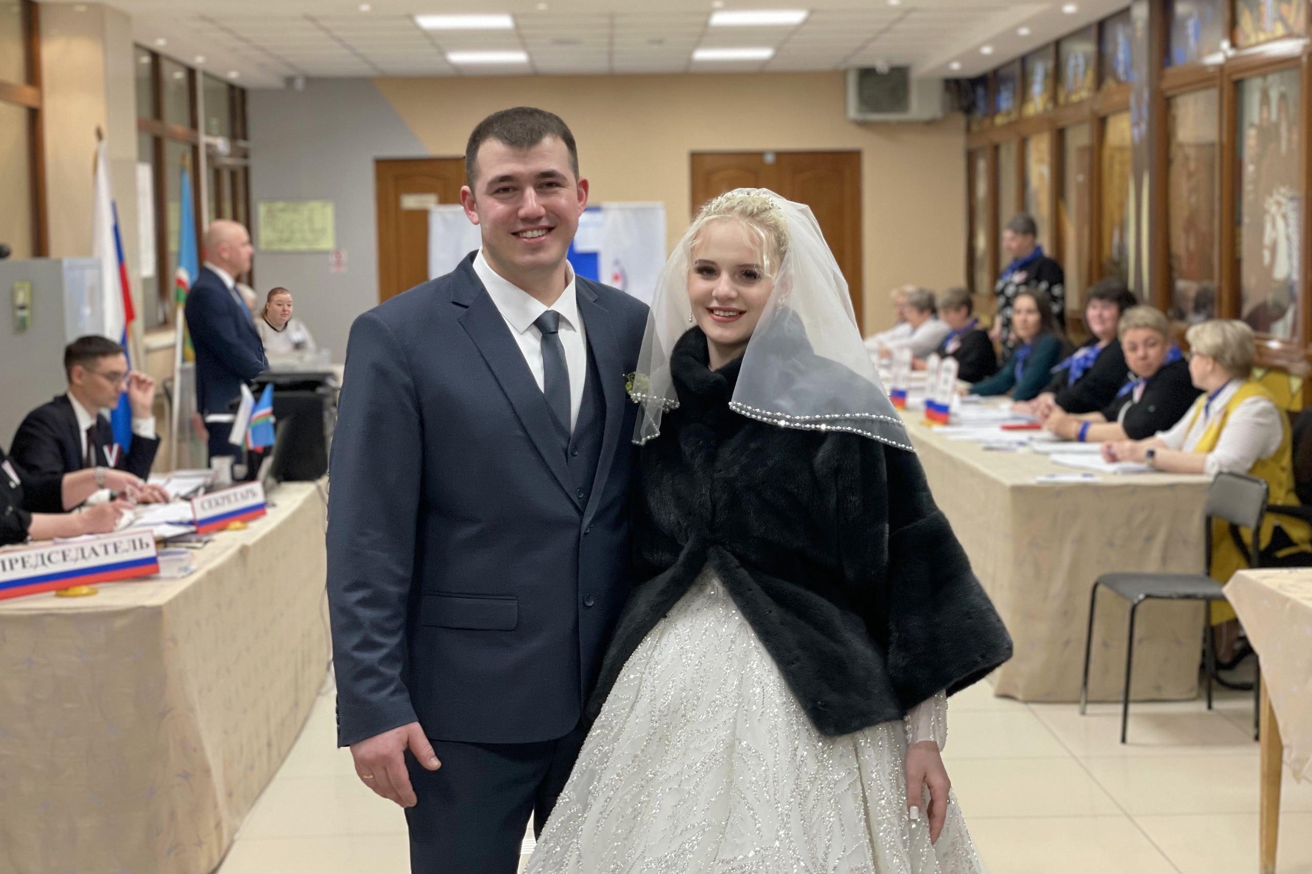 Молодожены в Мирнинском районе сразу после бракосочетания проголосовали на выборах президента РФ