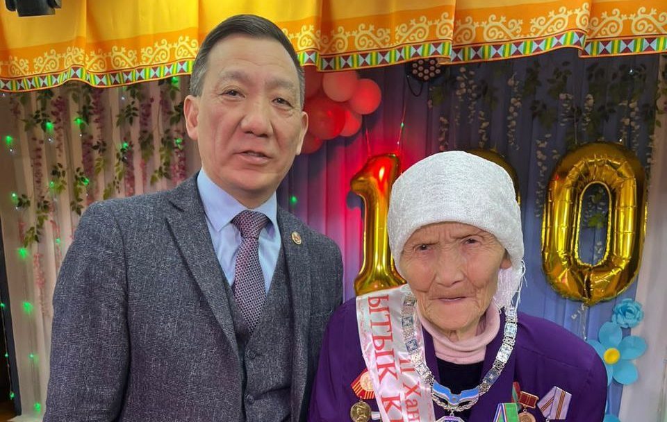 Жительнице Среднеколымского района Мотрене Гуляевой исполнилось 100 лет