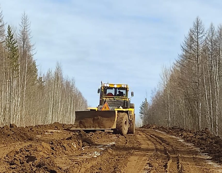 В Якутии на трех региональных дорогах ограничили движение транспорта