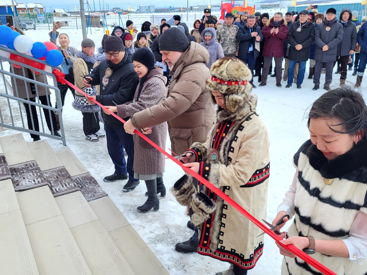 Новое здание школы открыли в арктическом селе Батагай-Алыта взамен аварийному