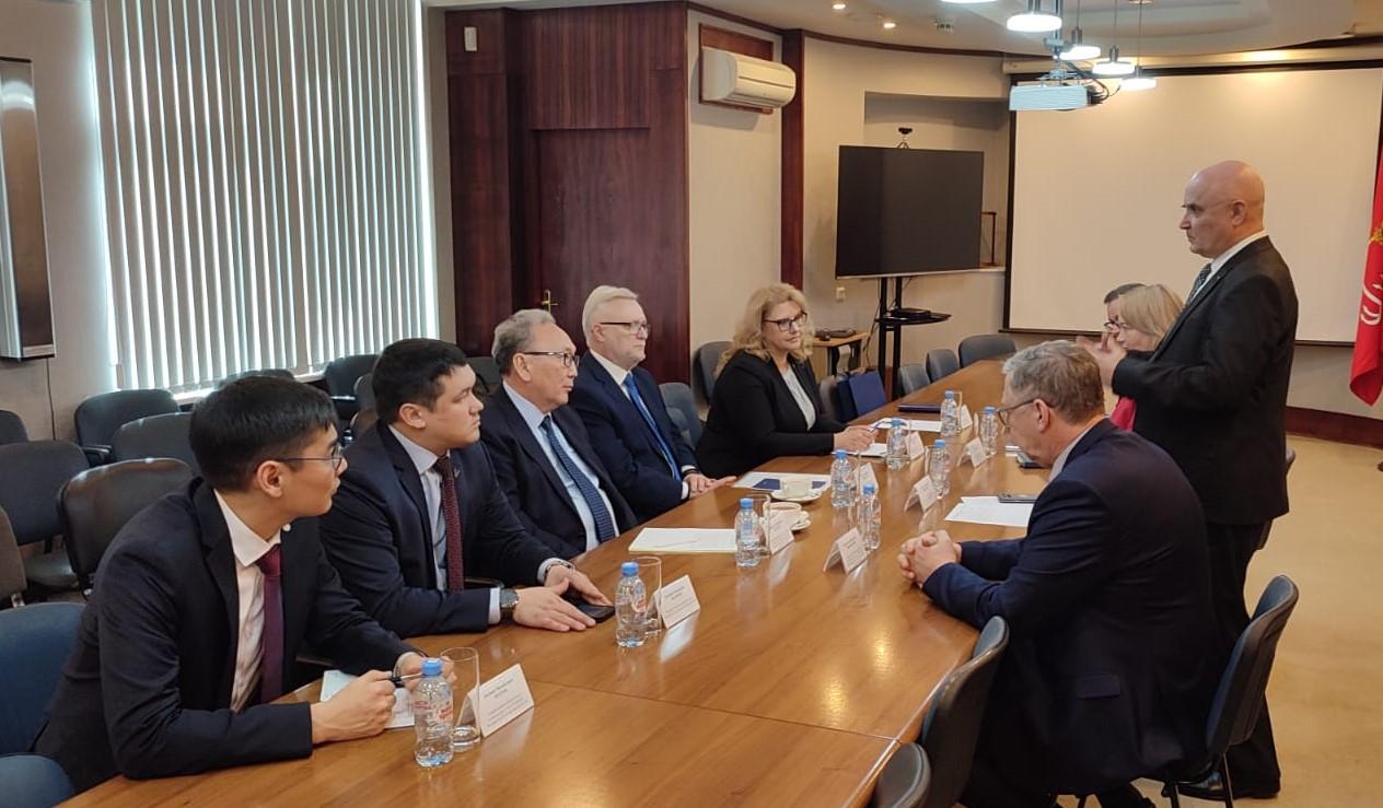 Якутия и Санкт‑Петербург обсудили расширение сотрудничества в сфере судостроения