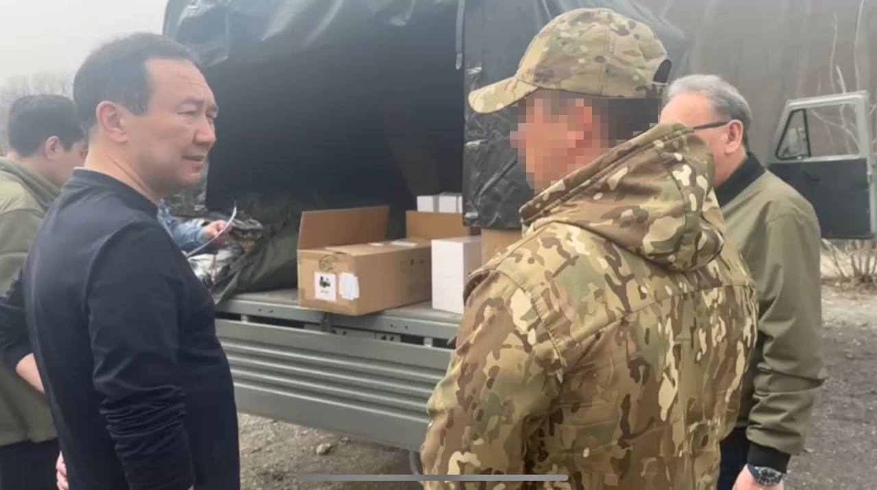 Айсен Николаев встретился с военнослужащими зенитно-ракетного полка