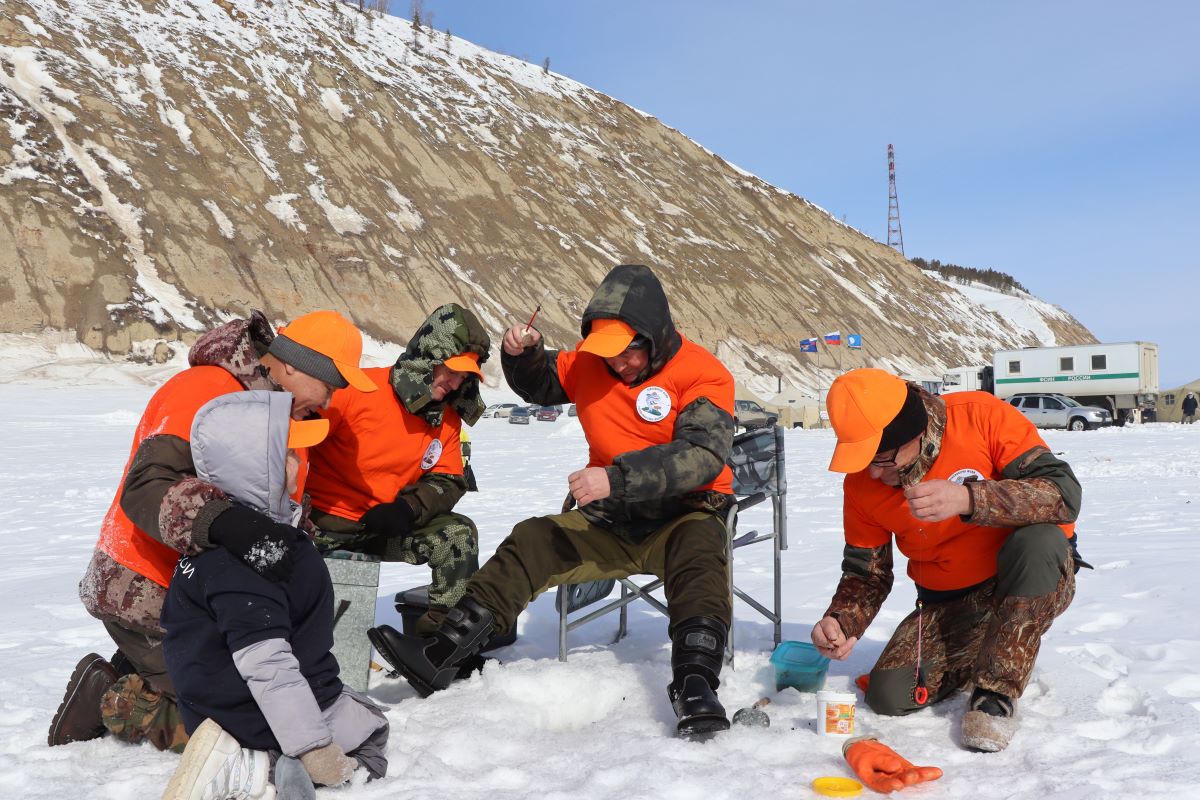 В Якутии прошли соревнования сотрудников УФСИН по зимней рыбалке