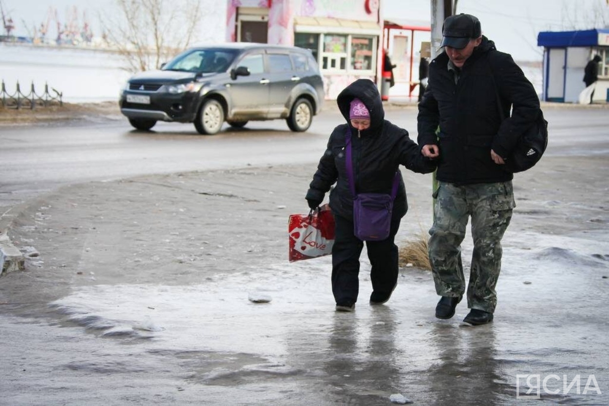 Сильный ветер до 23 м/с и мокрый снег прогнозируют в районах Якутии в выходные дни
