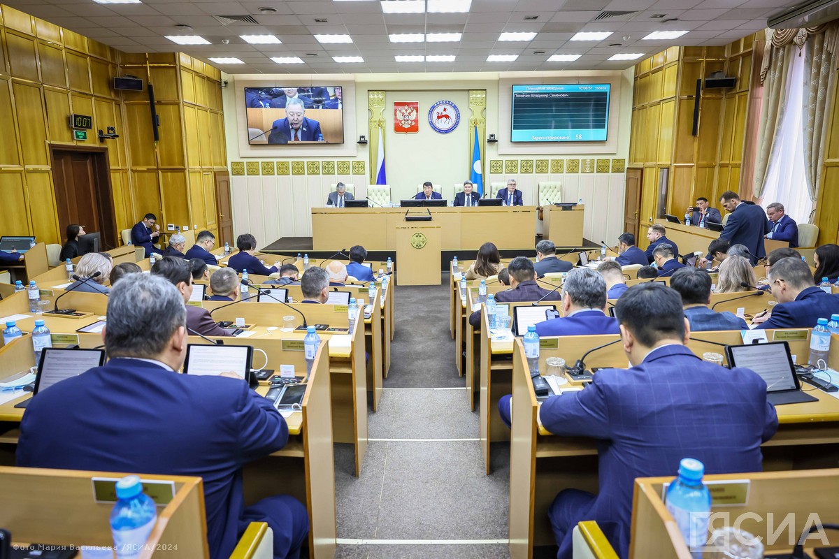 Бюджет, льготы и запрет курения: что приняли в первый день пленарного заседания парламента Якутии